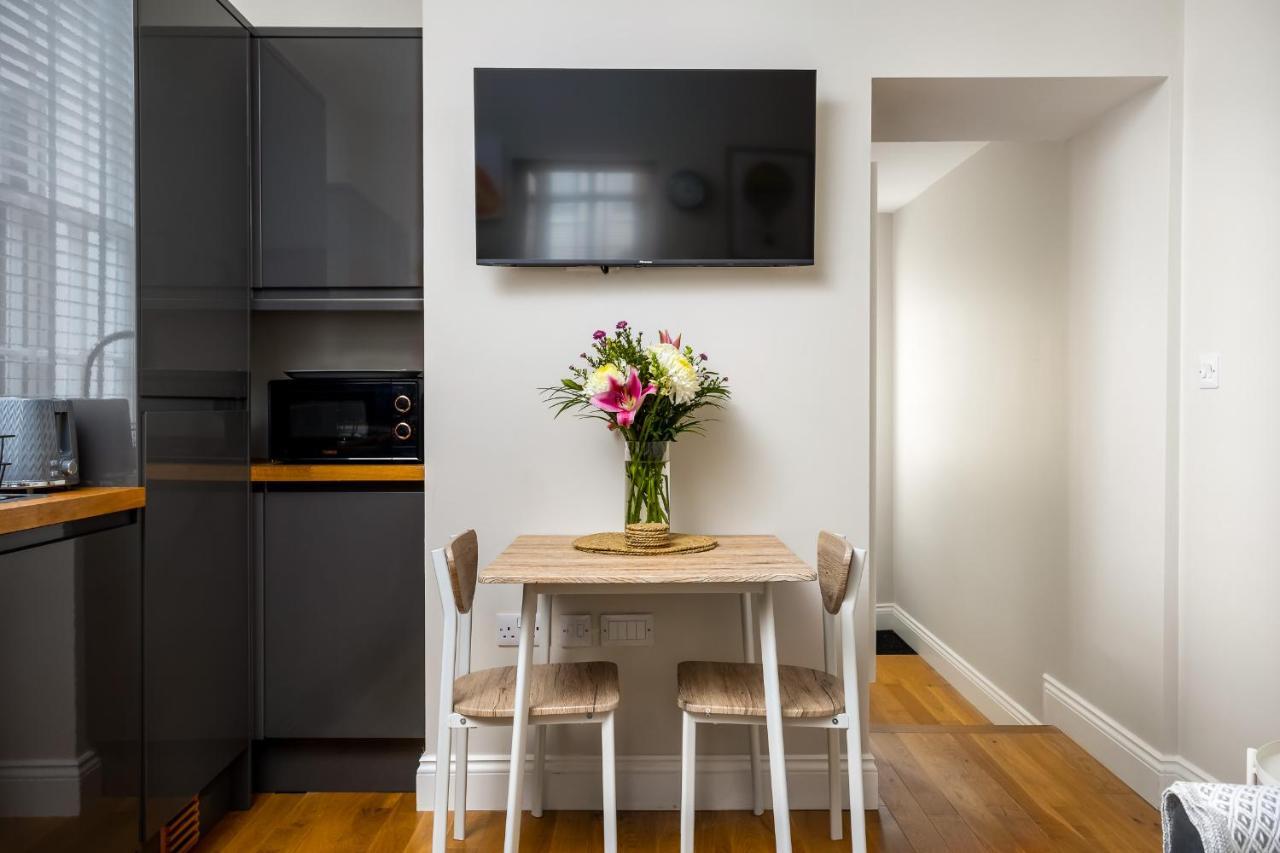 Contemporary Ground Floor Apartment - Town Centre With Parking! Cheltenham Esterno foto